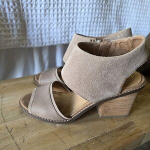 Toms Tan Heels with Chunky Wooden Heel